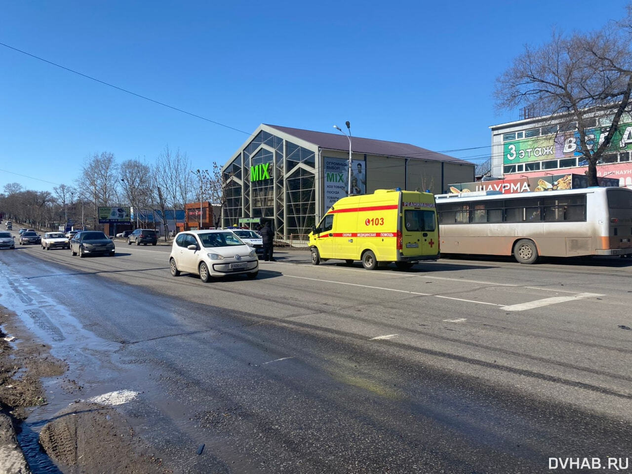 Скорая помощь с больным на борту попала в аварию на Большой (ФОТО) —  Новости Хабаровска