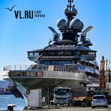 Яхта «санкционного» миллиардера стала главной достопримечательностью Владивостока в день прибытия