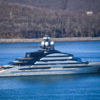 Корпус выполнен из стали, яхта имеет шесть палуб — newsvl.ru