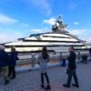 Вечером владивостокцы пришли посмотреть на огромную яхту Nord — newsvl.ru