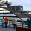Люди фотографировали одну из самых больших яхт в мире — newsvl.ru