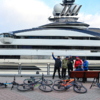 На фоне яхты было сделано огромное количество снимков — newsvl.ru