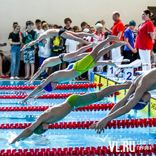 Школьники из Приморья борются за медали на соревнованиях по плаванию «Золотая рыбка» 