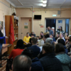 Родители учеников собрались в школе, чтобы поддержать директора  — newsvl.ru