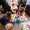 Участники свопа в больших количествах несли вещи и игрушки, утратившие актуальность для их детей — newsvl.ru