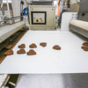 Из-за проблем с поставками какао-бобов конвейер с конфетами может остановиться  — newsvl.ru