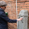 Краевед Александр Кузьмин рассказал, что надгробие принадлежало еврею, который отбывал трудовую повинность в лагере военнопленных — newsvl.ru