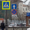 Старый знак остался только непосредственно на перекрёстке Комарова и Алеутской — newsvl.ru