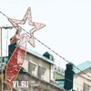 Владивосток ко Дню Победы украшают георгиевскими лентами и сохранившимися с прошлого года звёздами (ФОТО)