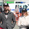 Некоторые зрители надели брендированные кепки — newsvl.ru