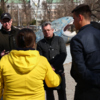 Общественные наблюдатели в сквере с китёнком (официально его называют сквером на улице Русской, 46) — newsvl.ru