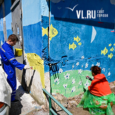 Жители улицы Терешковой на арт-субботнике раскрасили трансформаторную будку 