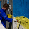 Люди решили убрать мусор и разукрасить трансформаторную будку — newsvl.ru