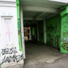 Особенно много вандальных надписей в арочных проёмах и на стенах подземных переходов — newsvl.ru
