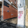 Здесь когда-то нанесли красивые граффити, но их испортили вандалы — newsvl.ru