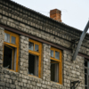 Когда-то в здании была печь – остался сломанный дымоход — newsvl.ru