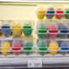 Здесь же продают уже окрашенные куриные и перепелиные яйца ("Реми") — newsvl.ru