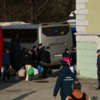 Беженцев после прибытия сажали в автобусы до ПВР — newsvl.ru