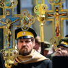 Люди стали собираться у Покровского кафедрального собора в 11:00 — newsvl.ru