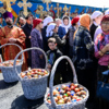 После освящения яиц их раздали всем желающим — newsvl.ru