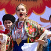 Местные коллективы поздравили горожан народными песнями и танцами — newsvl.ru