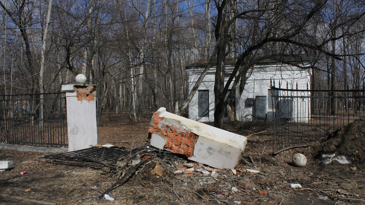 Рухнувший забор парка «Судостроитель» в Комсомольске починят ко Дню города  — Новости Хабаровска