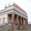 На фасаде верхней площадки обновили вывеску  — newsvl.ru