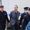 Обвиняемый депутат не унывает, улыбается знакомым и прессе — newsvl.ru