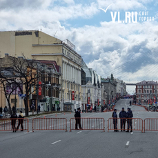 Дороги в центре Владивостока перекрыты – горожане готовятся к Первомайской демонстрации