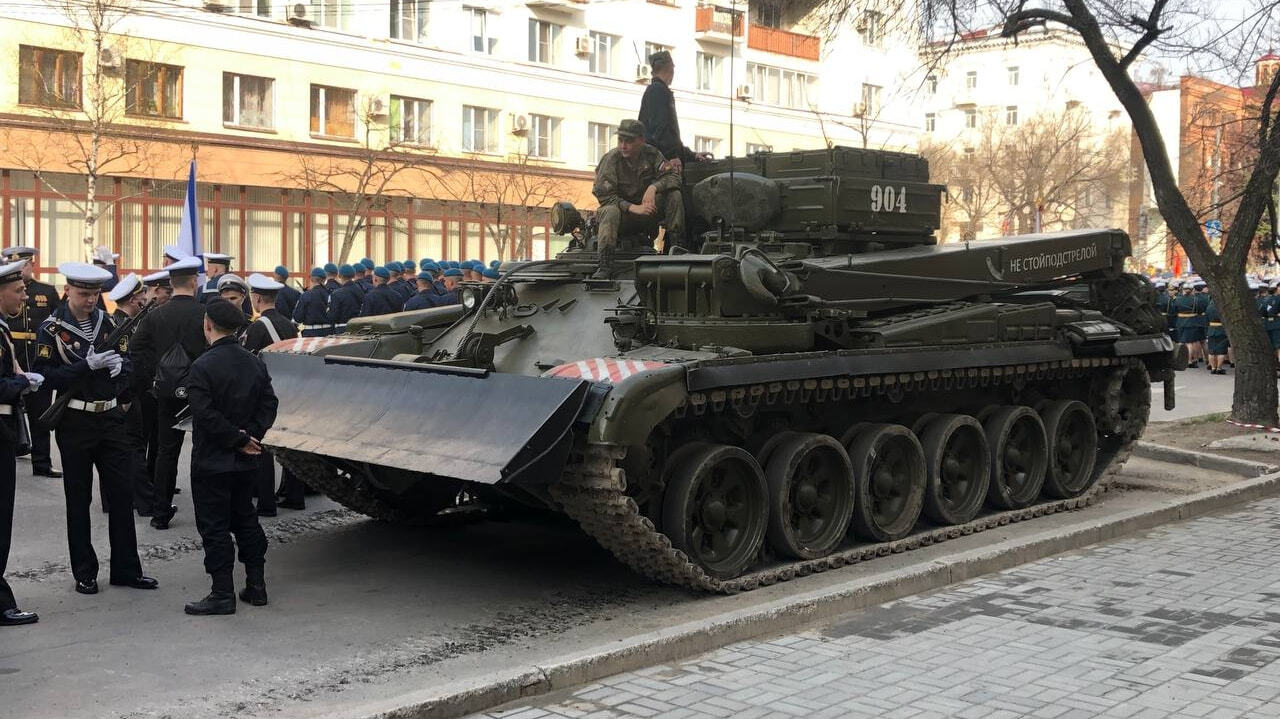 Репетиция парада с военной техникой проходит в центре Хабаровска (ФОТО)