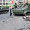Перед генеральной репетицией парада Победы танки повредили асфальт в центре Владивостока