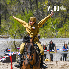 Накануне Дня Победы во Владивостоке впервые провели конный фестиваль 