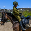 Мальчик также умеет скакать на лошади задом наперёд  — newsvl.ru