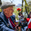 Ветеранам дарили цветы и угощали солдатской кашей — newsvl.ru