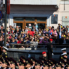 Тысячи жителей Владивостока посмотрели парад в центре города — newsvl.ru