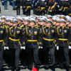 Торжественным маршем идут моряки частей Тихоокеанского флота — newsvl.ru
