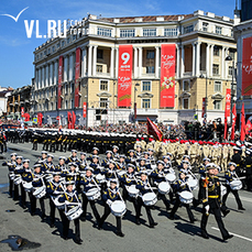 Более 1600 военных и всего 35 единиц техники приняли участие в параде Победы во Владивостоке 
