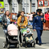 К шествию присоединились и мамы с колясками — newsvl.ru