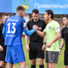 Традиционное рукопожатие капитанов команд перед началом мачта — newsvl.ru