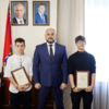 Мэр награждает студентов, вытащивших детей из ледяного озера — newsvl.ru
