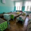 Пациентов фотографировать нельзя. Их врачи временно попросили выйти. В каждой палате – 13-15 коек. Тесновато — newsvl.ru
