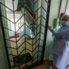 На входе в отделения – запертые решётчатые двери, а за ними обычные, деревянные — newsvl.ru