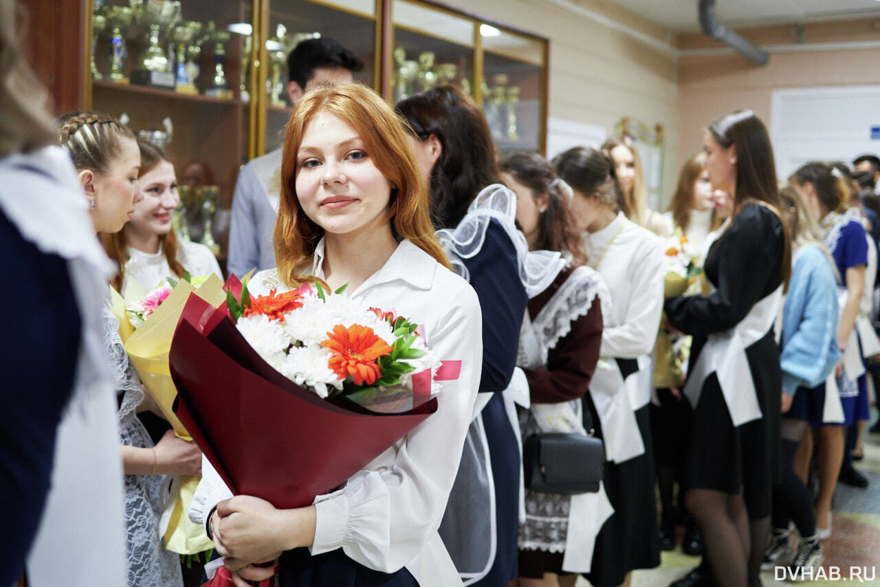 Со слезами прошли последние звонки в Хабаровске (ФОТО; ВИДЕО) — Новости  Хабаровска