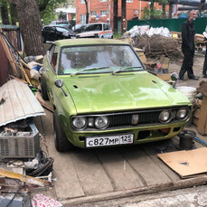 При демонтаже незаконных гаражей во Владивостоке нашли редкую японскую машину (ФОТО)