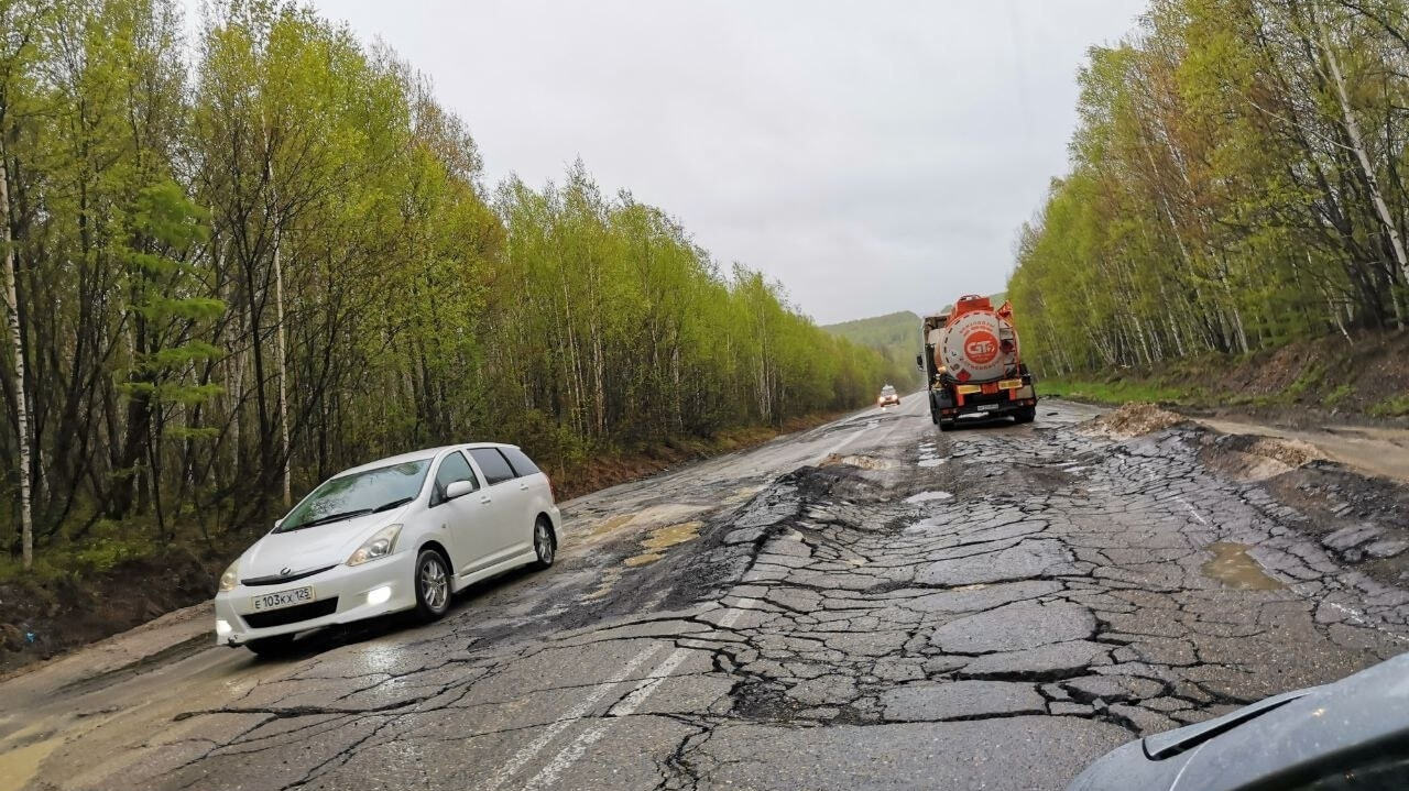 Пошла волнами: трассу в районе Комсомольска разбили большегрузы (ВИДЕО) —  Новости Хабаровска