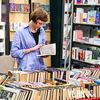Читательские клубы, лектории и собственное издательство: как работают независимые книжные магазины во Владивостоке