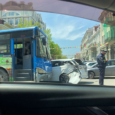 В центре Владивостока произошло ДТП с автобусом