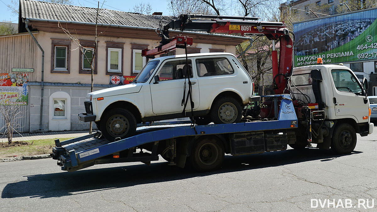 Оперативная информация: 16 автомобилей эвакуировано с дорог Хабаровска за нарушения