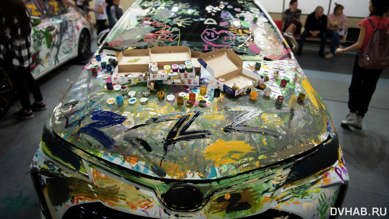 Буквой Z изрисовали дети Lexus и Camry на "Ерофее" (ФОТО; ВИДЕО)