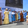 Дизайн нарядов девочек отсылает к прошлым векам — newsvl.ru